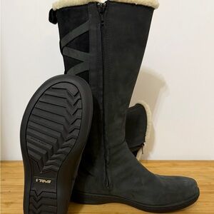 Teva Women's Black and Cream Winter Boots